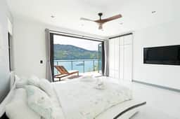 New Waterfront Villa at Magens Bay & Jeep option