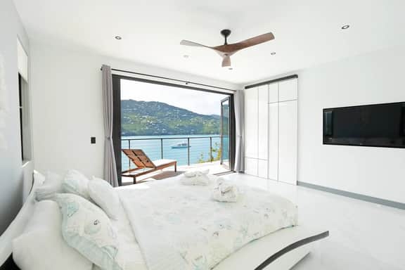 New Waterfront Villa at Magens Bay & Jeep option